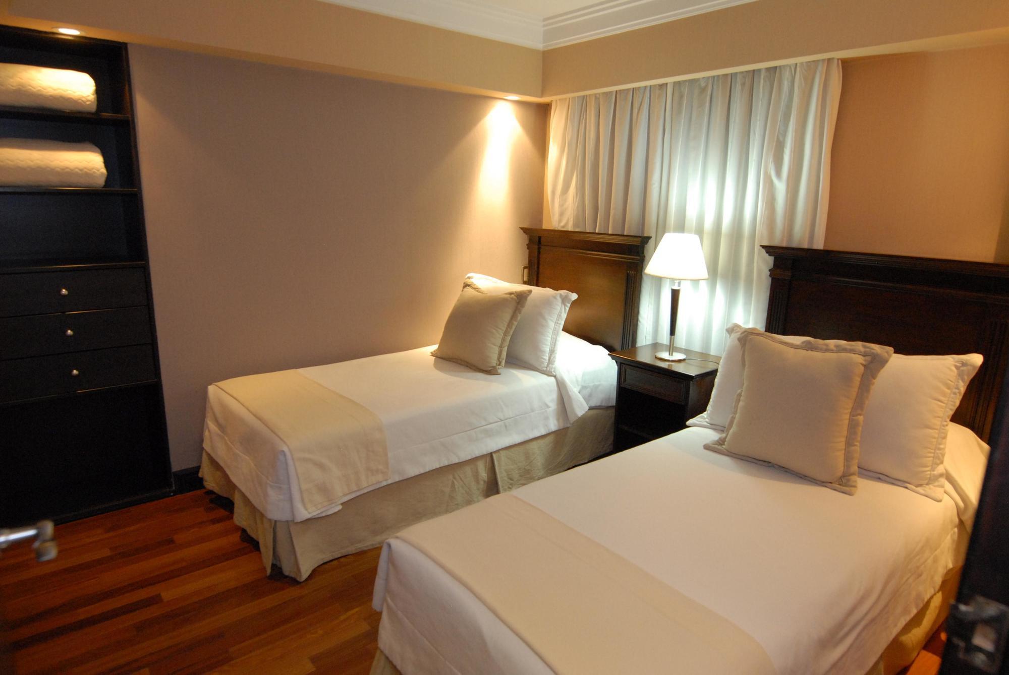 Premium Tower Suites Мендоса Екстериор снимка