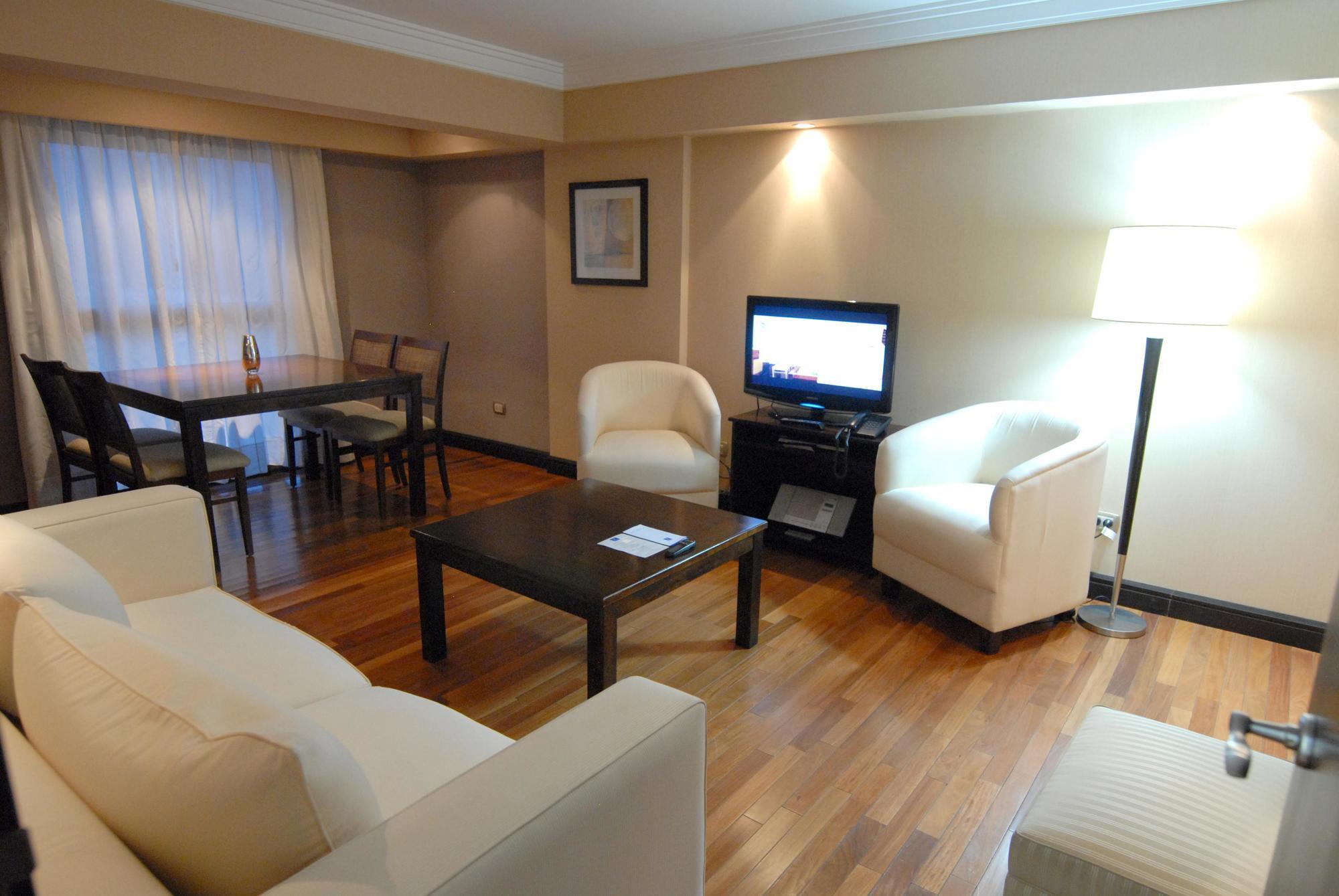 Premium Tower Suites Мендоса Екстериор снимка
