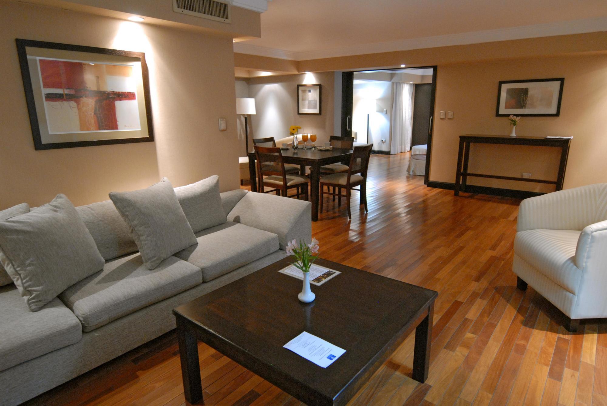 Premium Tower Suites Мендоса Екстериор снимка