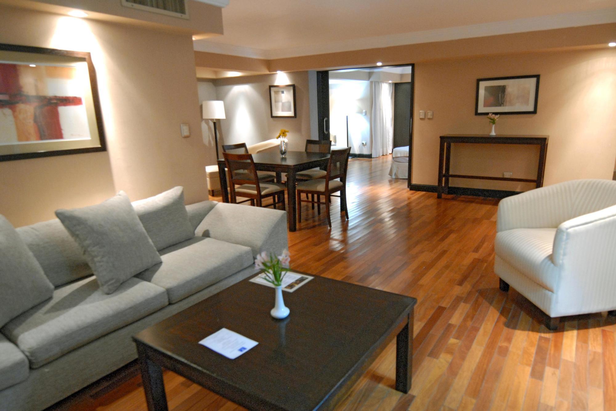 Premium Tower Suites Мендоса Екстериор снимка