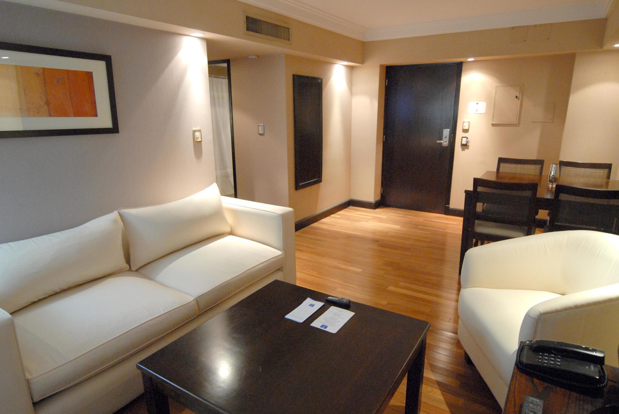 Premium Tower Suites Мендоса Екстериор снимка